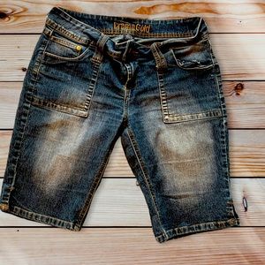 Drama gold shorts size 9/10. 3 for $20 sale 🍁